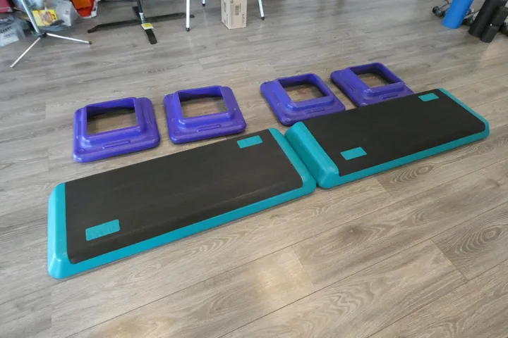 2x the Step-Aerobic-Board mit 4x Erhöhungen, türkis/lila